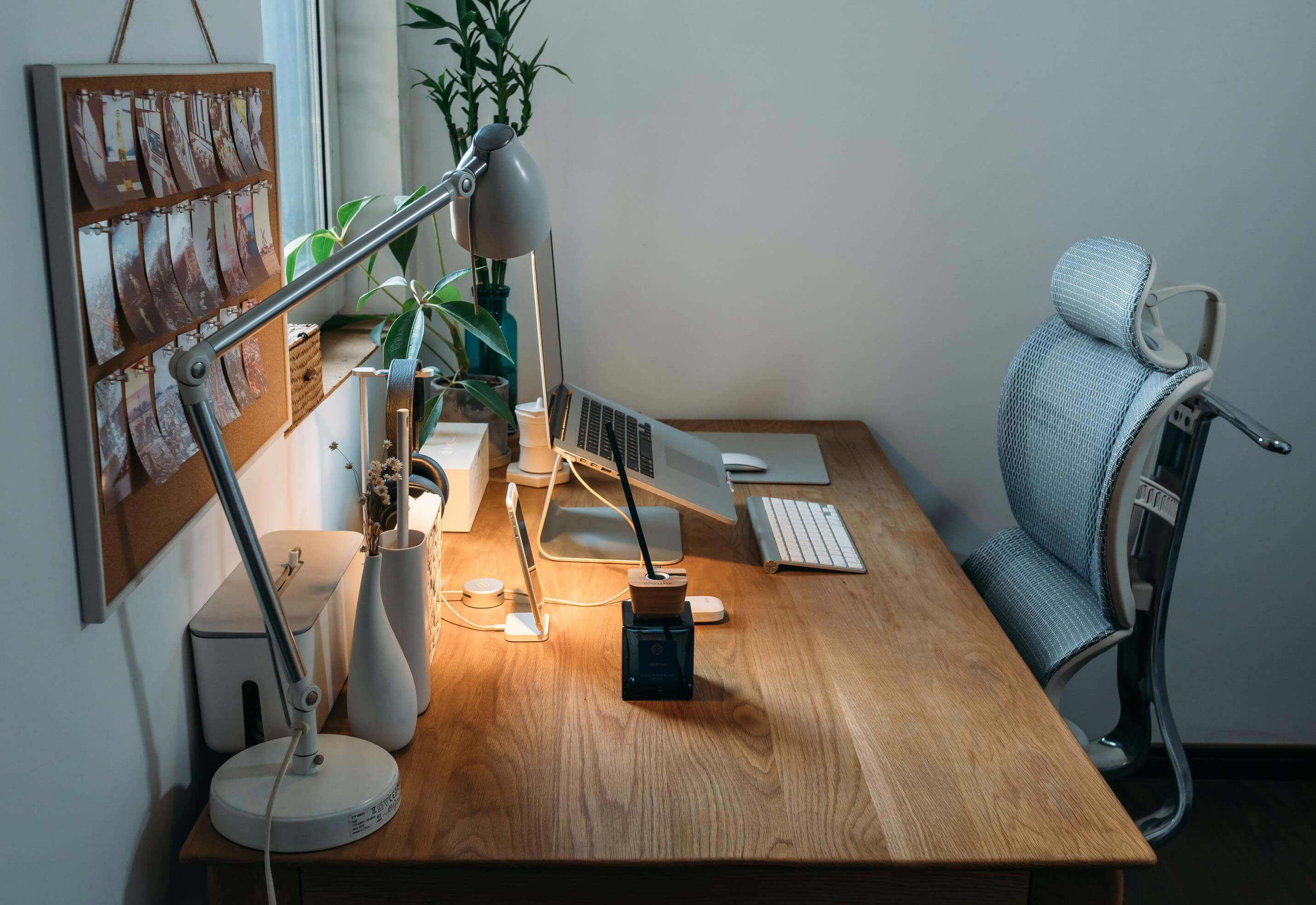 Man sitting at a burotic desk with an ergonomic workspace