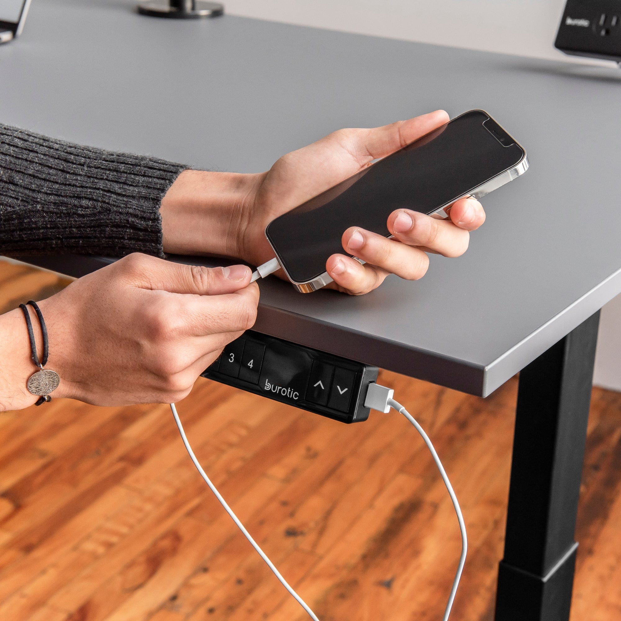 Bureau Ajustable Aspire en Laminé Supérieur